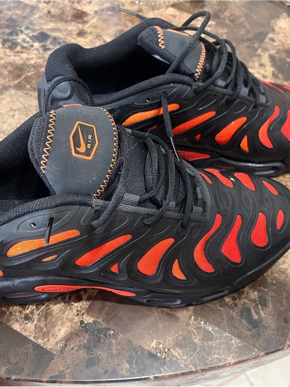 Nike Men's Black and Red Wave-Detail Sneakers